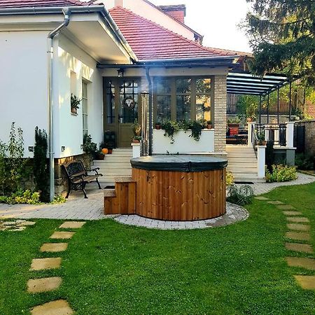 Belvarosi Kerteshaz Keszthely Extérieur photo