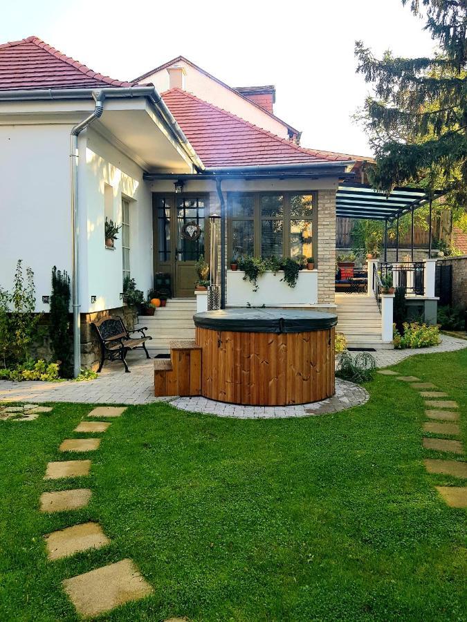 Belvarosi Kerteshaz Keszthely Extérieur photo