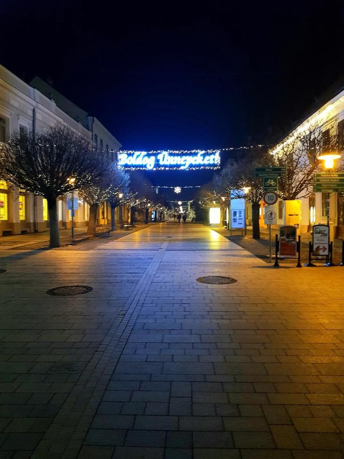 Belvarosi Kerteshaz Keszthely Extérieur photo
